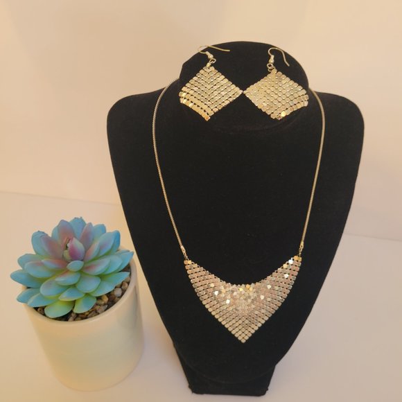 Triangular Silver Mesh Necklace and Earrings - Picture 2 of 5